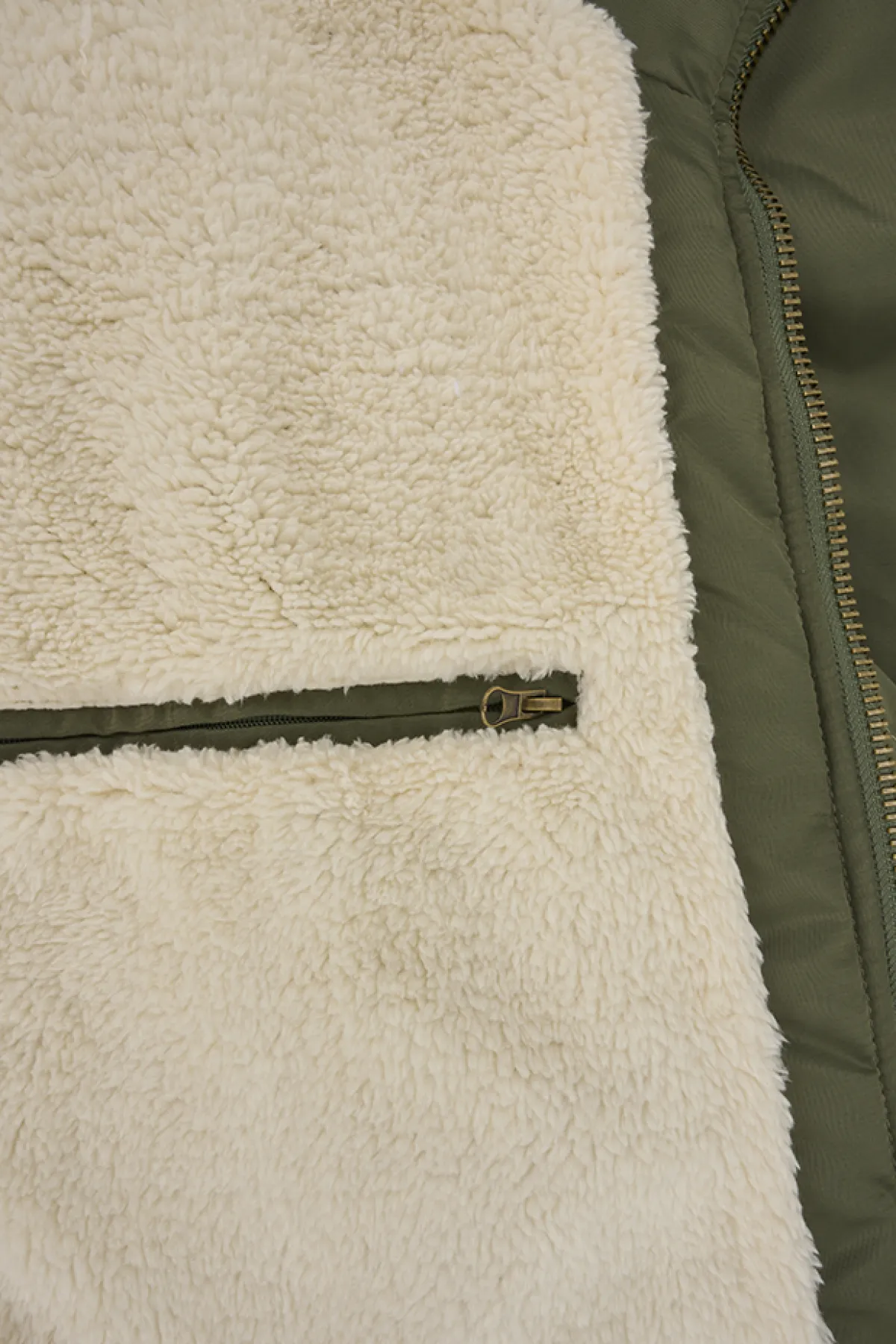Clearance CWU Hooded Jacket - Talvitakki, oliivi Takit