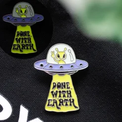 Glow in the Dark UFO – Pinssi Pinssit Ja Rintanapit|Ystävälle