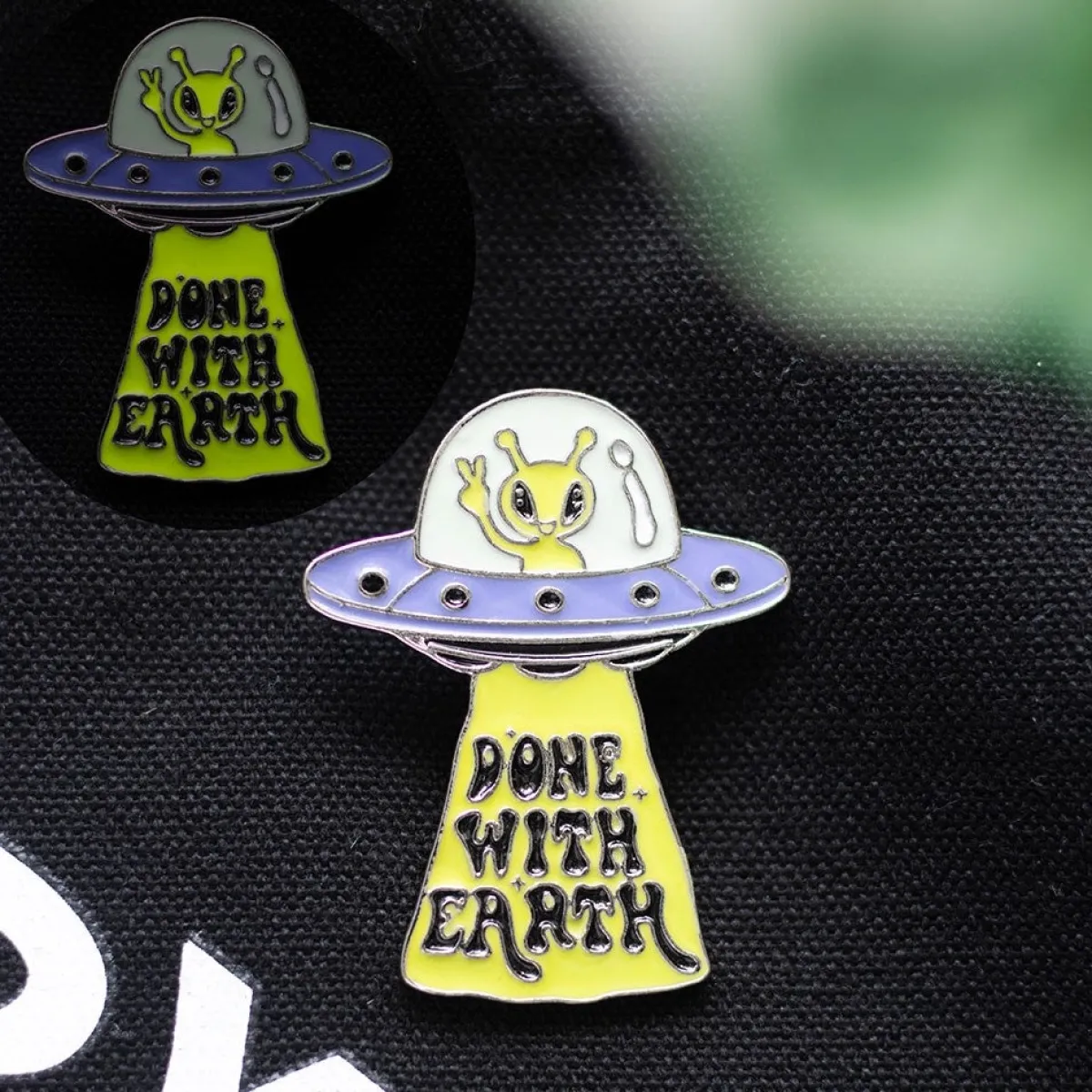 Glow in the Dark UFO – Pinssi Pinssit Ja Rintanapit|Ystävälle