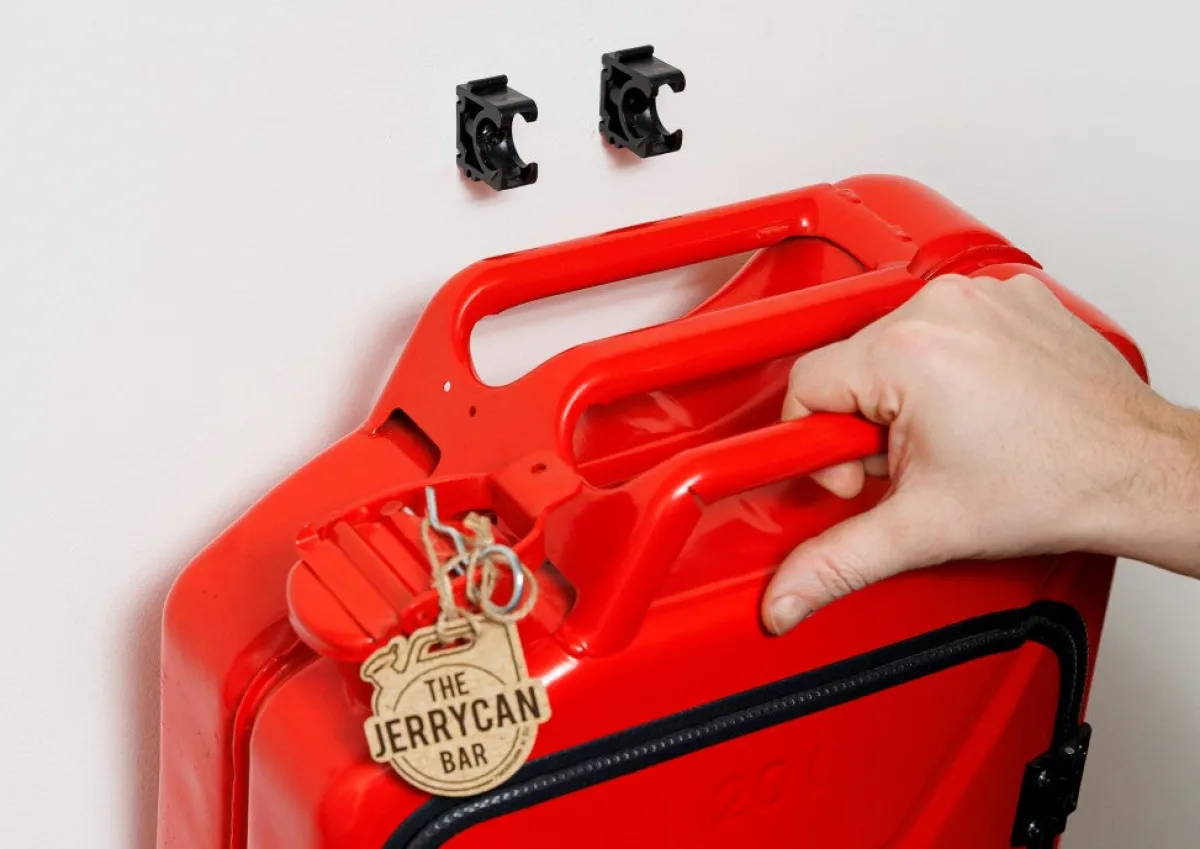 Outlet Jerrykannu Baarikaappi - Spirit of the Real Man (Red) Juoma- Ja Shottilasit|Hyllyt & Säilytys