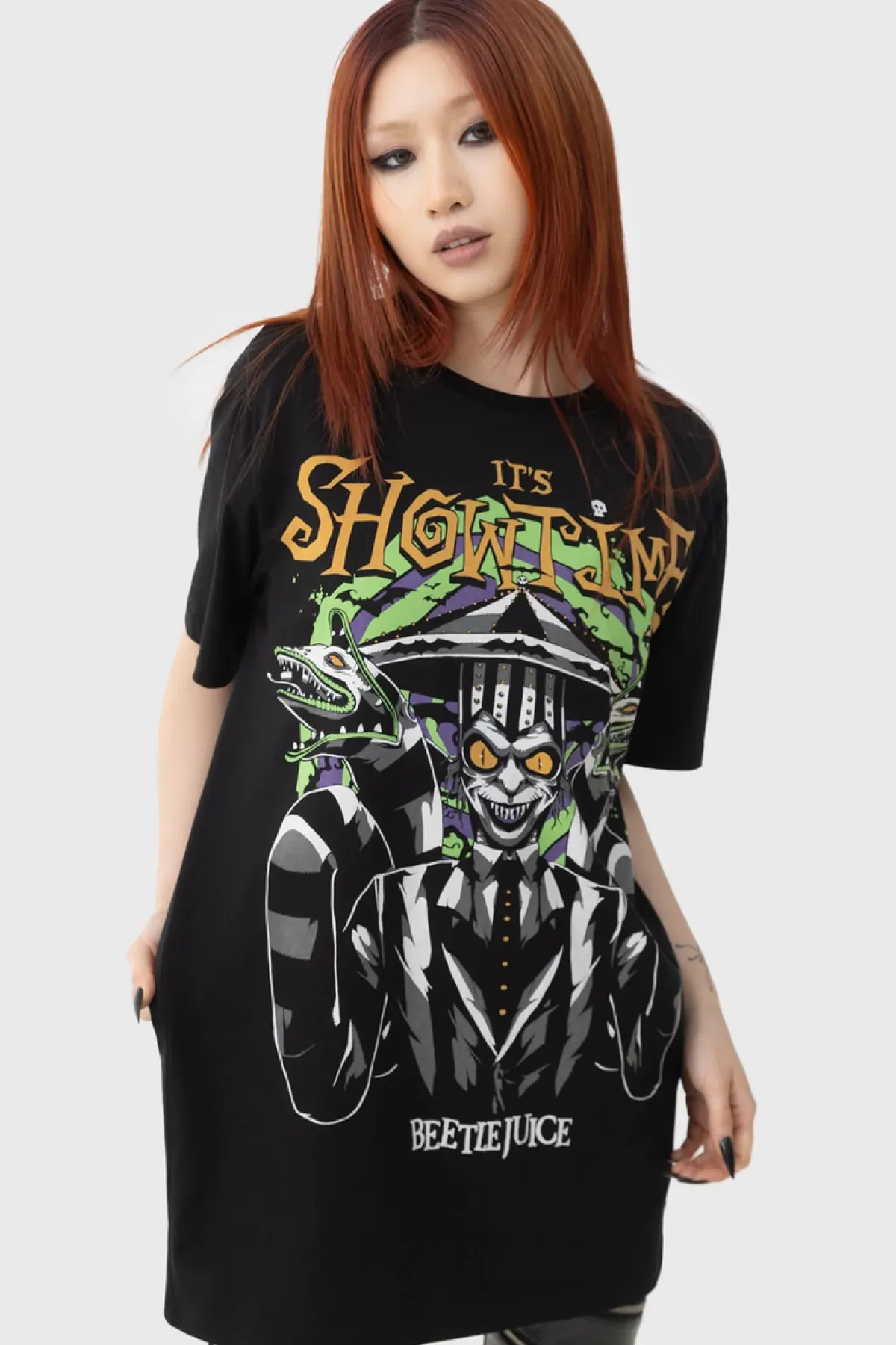 New Beetlejuice It's Showtime - T-paita Goottikamaa|T-Paidat