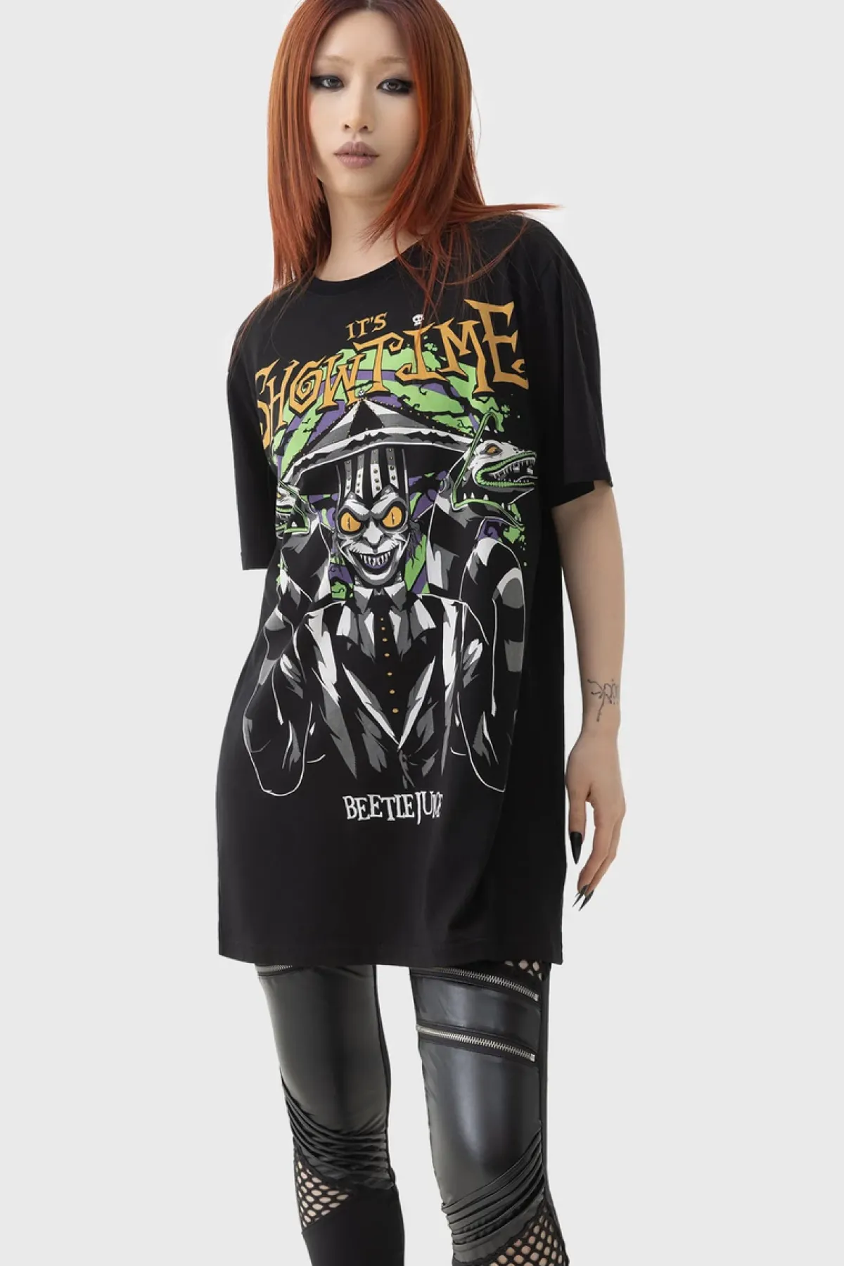 New Beetlejuice It's Showtime - T-paita Goottikamaa|T-Paidat