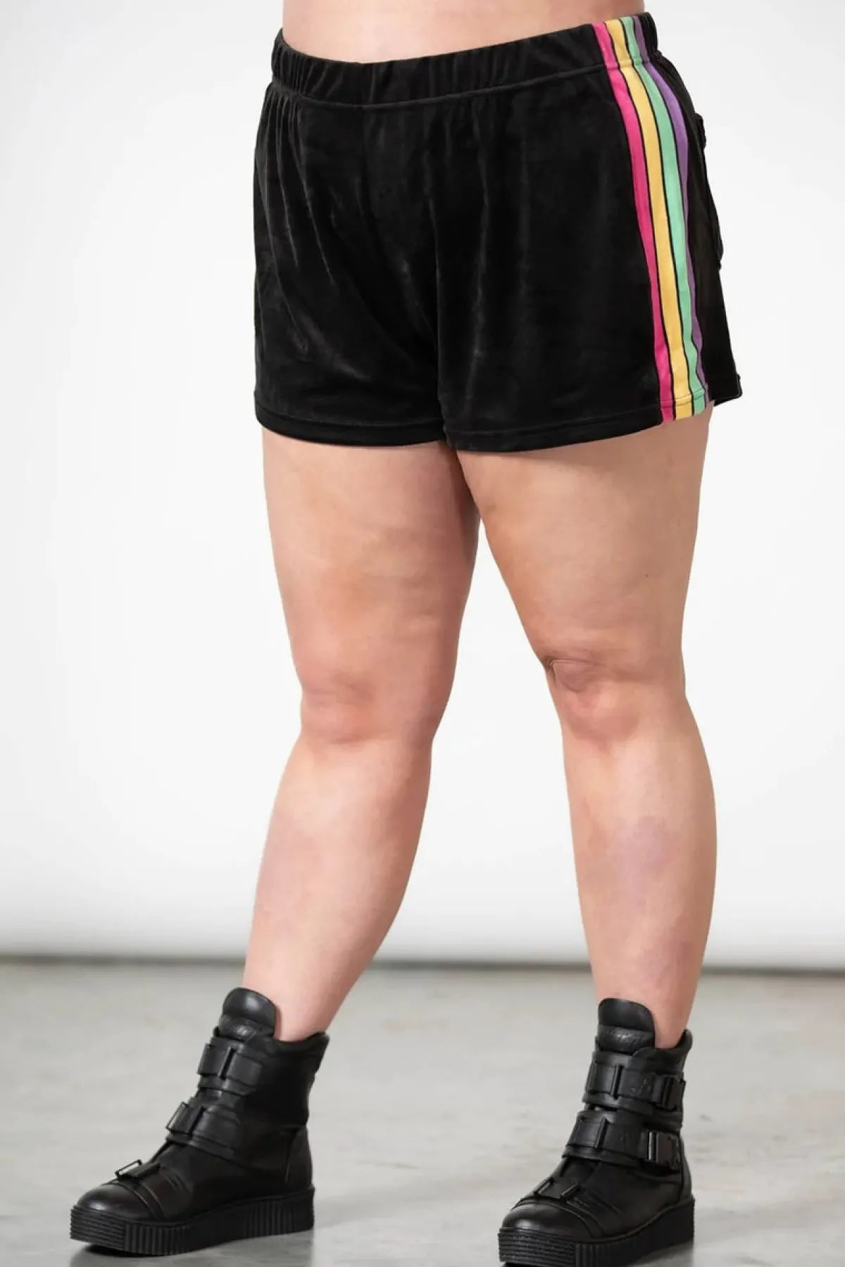 Hot Groovy - Velourshortsit Pride|Shortsit