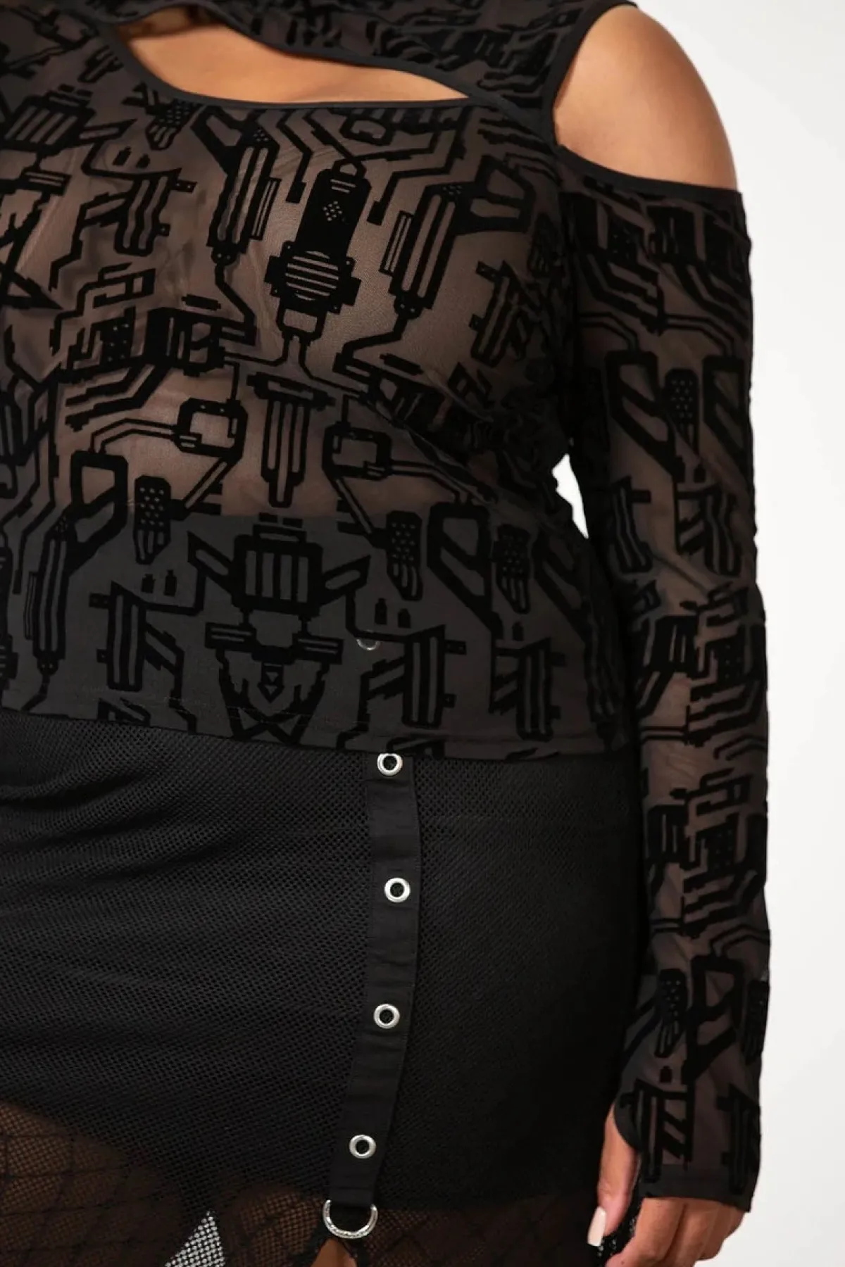 Best Tuned Out Mesh Cold Shoulder Pusero Pitkähihaiset