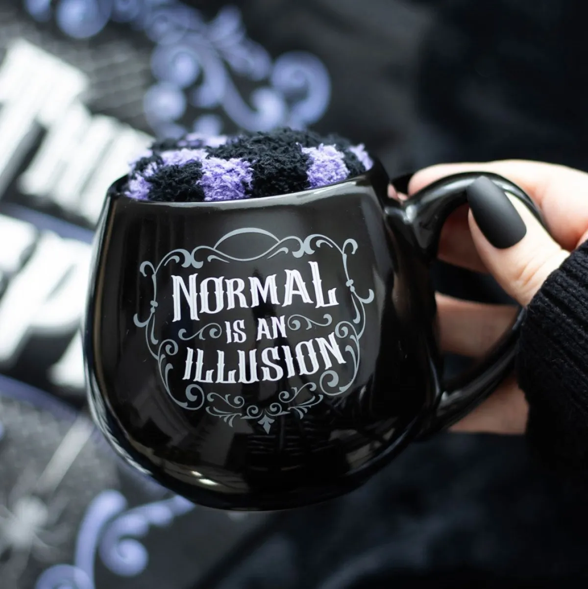 Online Normal is an illusion - Muki + sukat Sukat|Ystävälle