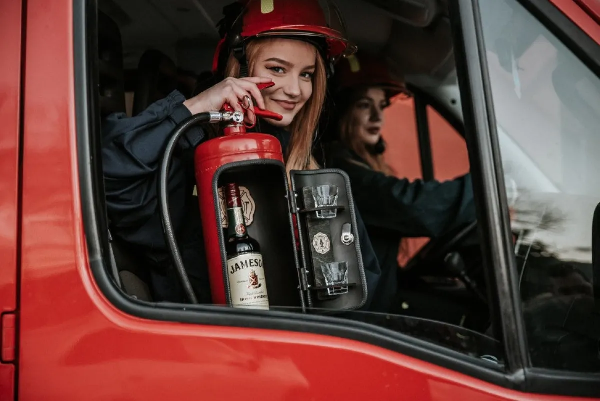 Outlet Vaahtosammutin Baarikaappi - Firebar (Red) Hyllyt & Säilytys|60-Vuotiaalle